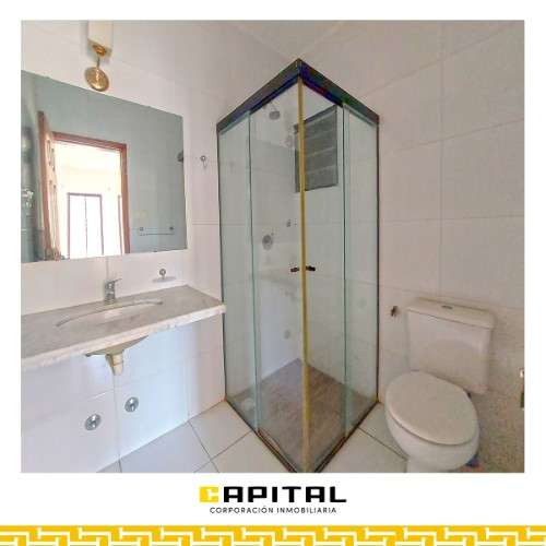 Amplia casa en alquiler en condominio zona el remanso365185215