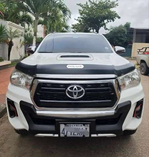 Vendo hermosa camioneta hilux platinium tailandesa año 2018 cel 75018362 caja mecanica 4x4 motor 2.700cc asiento de cuero suspensión especial carpa maritima perfecto estado papeles al día1598361121