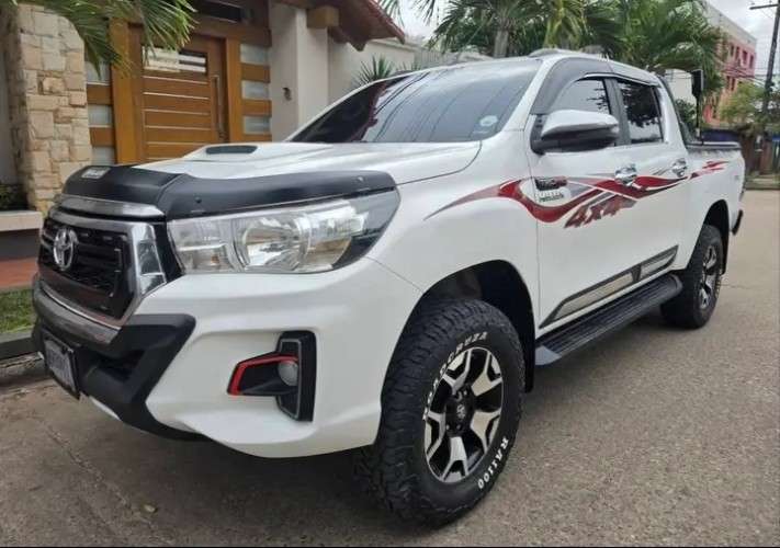 Vendo hermosa camioneta hilux platinium tailandesa año 2018 cel 75018362 caja mecanica 4x4 motor 2.700cc asiento de cuero suspensión especial carpa maritima perfecto estado papeles al día1598361121