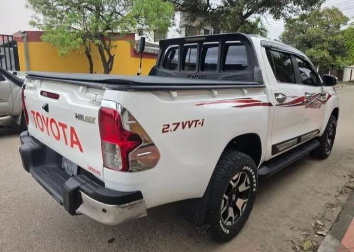 Vendo hermosa camioneta hilux platinium tailandesa año 2018 cel 75018362 caja mecanica 4x4 motor 2.700cc asiento de cuero suspensión especial carpa maritima perfecto estado papeles al día1598361121