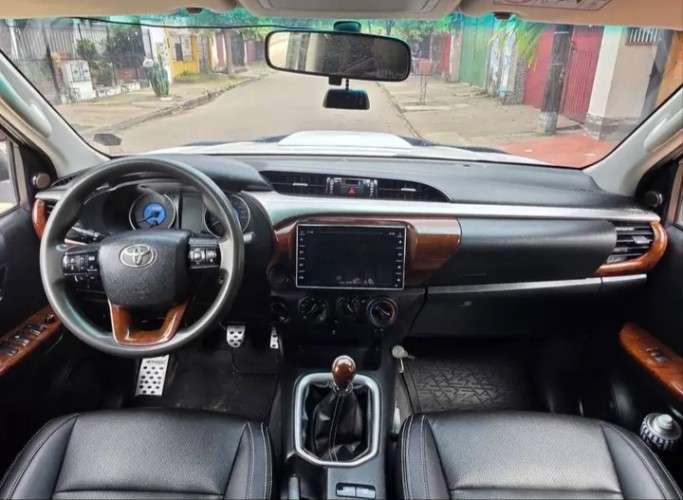 Vendo hermosa camioneta hilux platinium tailandesa año 2018 cel 75018362 caja mecanica 4x4 motor 2.700cc asiento de cuero suspensión especial carpa maritima perfecto estado papeles al día1598361121