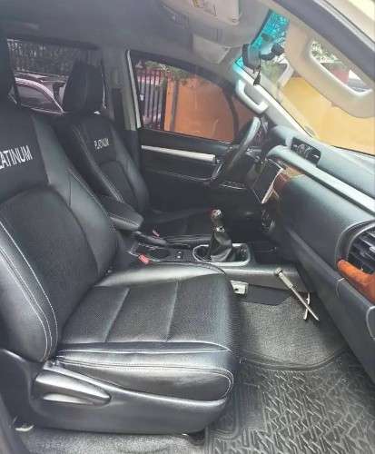 Vendo hermosa camioneta hilux platinium tailandesa año 2018 cel 75018362 caja mecanica 4x4 motor 2.700cc asiento de cuero suspensión especial carpa maritima perfecto estado papeles al día1598361121