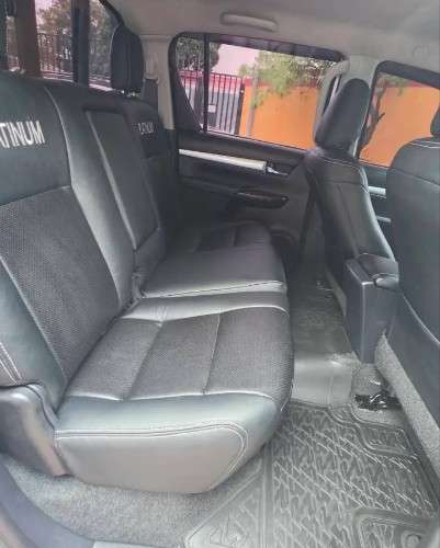 Vendo hermosa camioneta hilux platinium tailandesa año 2018 cel 75018362 caja mecanica 4x4 motor 2.700cc asiento de cuero suspensión especial carpa maritima perfecto estado papeles al día1598361121