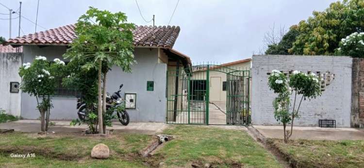 Casa con 3 departamentos en avenida lujan1087916724