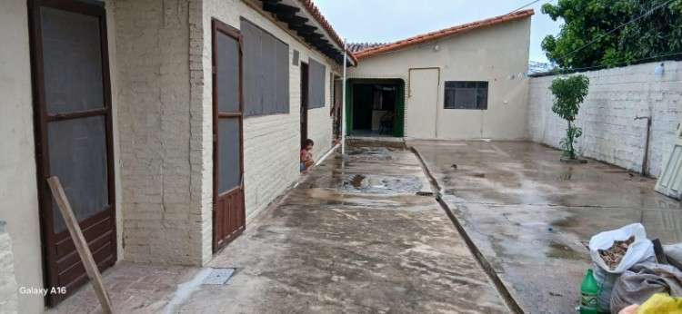 Casa con 3 departamentos en avenida lujan1087916724