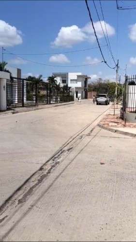 Terreno en venta zona sur este en condominio1126914456