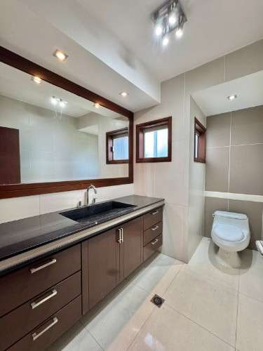 Alquiler casa 4 hab, 5 baños en condominio exclusivo oeste179544512