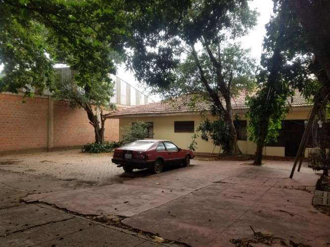 Terreno en venta sobre la avenida banzer1904090065