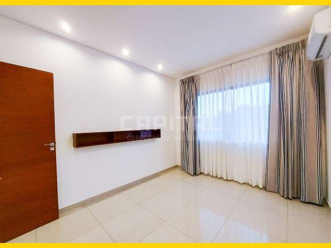 Amplia casa en alquiler en condominio almeria beni1633062848