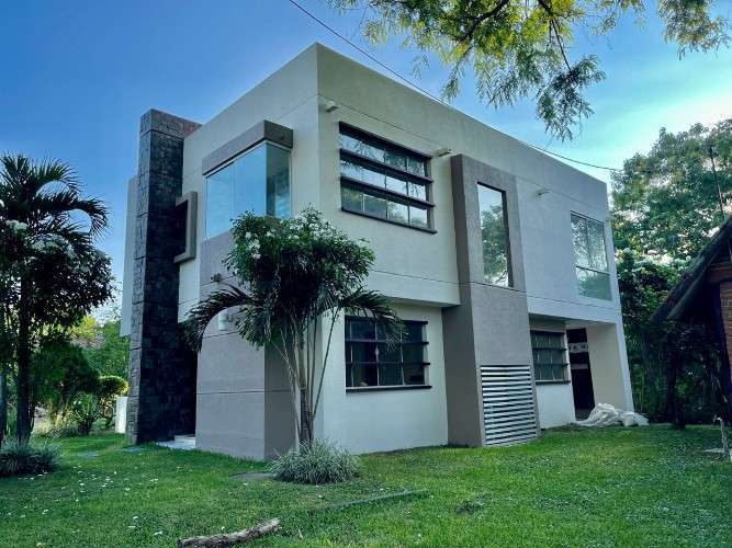 En Venta Amplia Casa En Laguna Azul Cond