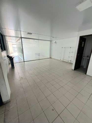  sobre avenida galpón con oficinas en alquiler – zona norte 4to anillo 1222111172
