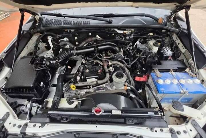 Vendo hermosa camioneta hilux platinium tailandesa año 2018 cel 75018362 caja mecanica 4x4 motor 2.700cc asiento de cuero suspensión especial carpa maritima perfecto estado papeles al día1598361121