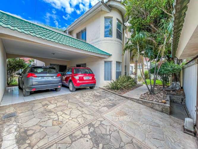 Casa en venta - barrio las plamas 635083285