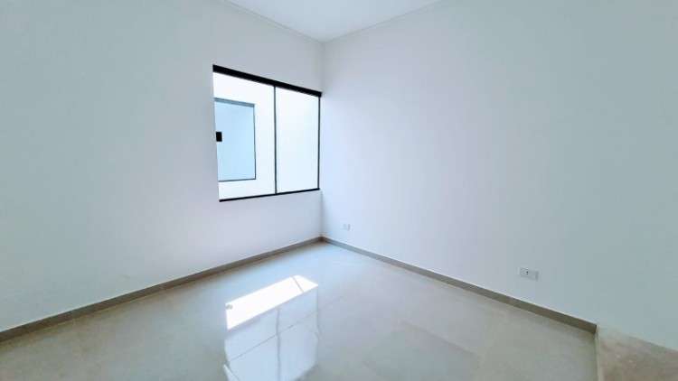 ? tu propia casa con amplio patio en la zona este2064551431