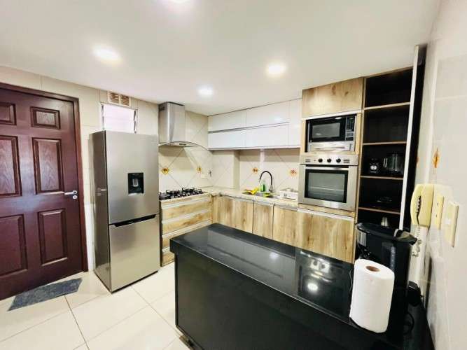Departamento de 3 dormitorios en venta sobre av los cusis1569883575