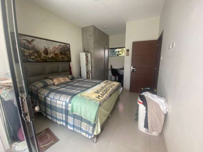 Casa con 2 departamentos independientes al fondo1888354209
