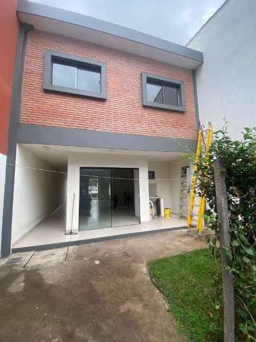 Casa con 2 departamentos independientes al fondo1888354209