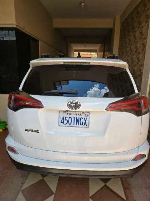 Toyota rav4 4x4 version le557760537