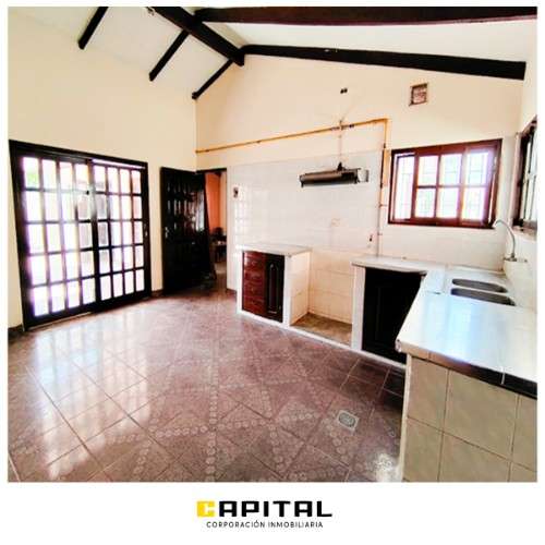 Casa en venta de 4 dormitorios con amplio terreno1630733310