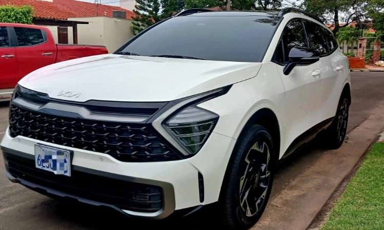 Vendo o permuto kia sportage 2023 version full gt-line  cel 75018362 *importado por autosud *motor 2000cc *recorrido 22000 km *caja automatica secuencial con paddle shifters *tracciòn 4x4 *asientos de cuero electrónicos *radio con pantalla (android auto y1278565950