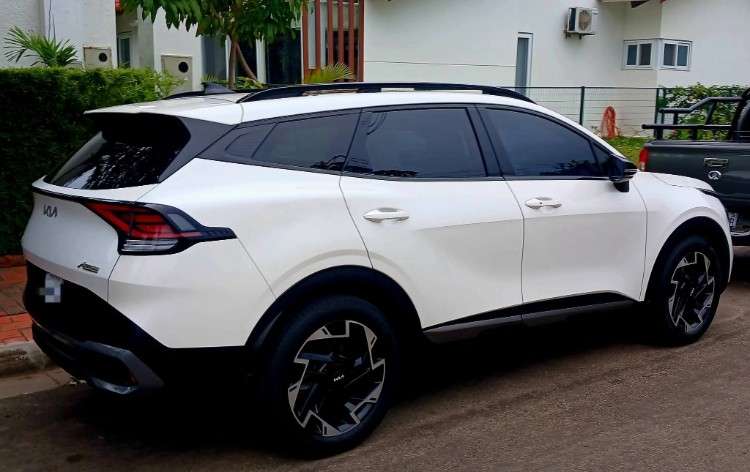 Vendo o permuto kia sportage 2023 version full gt-line  cel 75018362 *importado por autosud *motor 2000cc *recorrido 22000 km *caja automatica secuencial con paddle shifters *tracciòn 4x4 *asientos de cuero electrónicos *radio con pantalla (android auto y1278565950