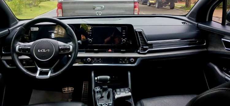 Vendo o permuto kia sportage 2023 version full gt-line  cel 75018362 *importado por autosud *motor 2000cc *recorrido 22000 km *caja automatica secuencial con paddle shifters *tracciòn 4x4 *asientos de cuero electrónicos *radio con pantalla (android auto y1278565950